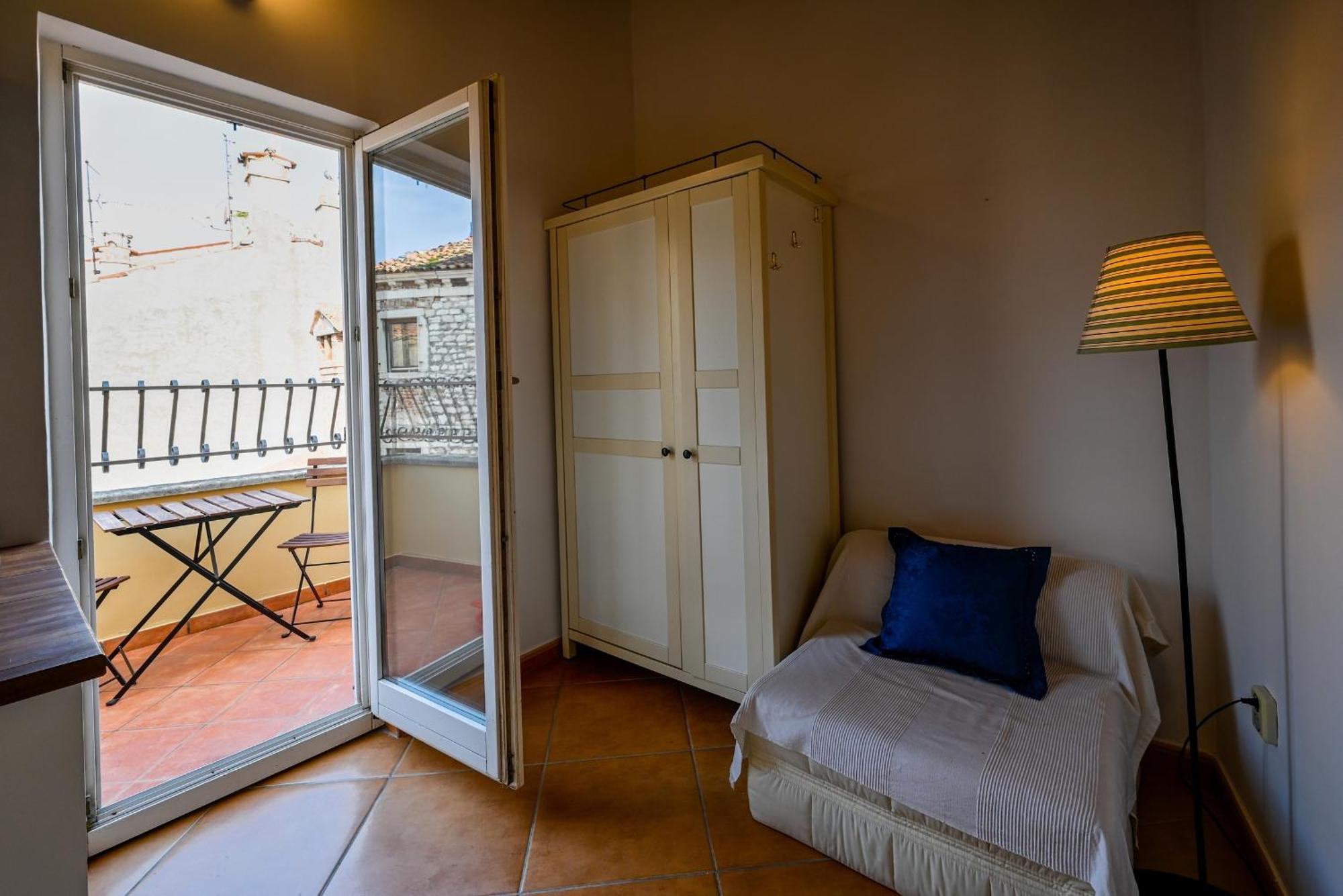 Alice Apartment With Balcony Rovinj Kültér fotó